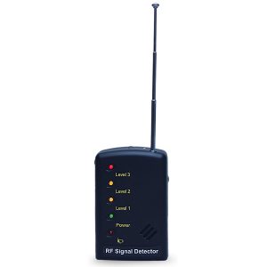 DTK-608Hは、無線式盗聴器・無線式盗撮器等に使用されるアナログ発信、送信電波（変調含む）及び携帯電話等に使用されるデジタル通信電波（高周波）に対応し、それらの発信電波・送信電波・通信電波の探査・探 知・検出・発見・調査が高精度で行えるハンドヘルド・探知機器です。